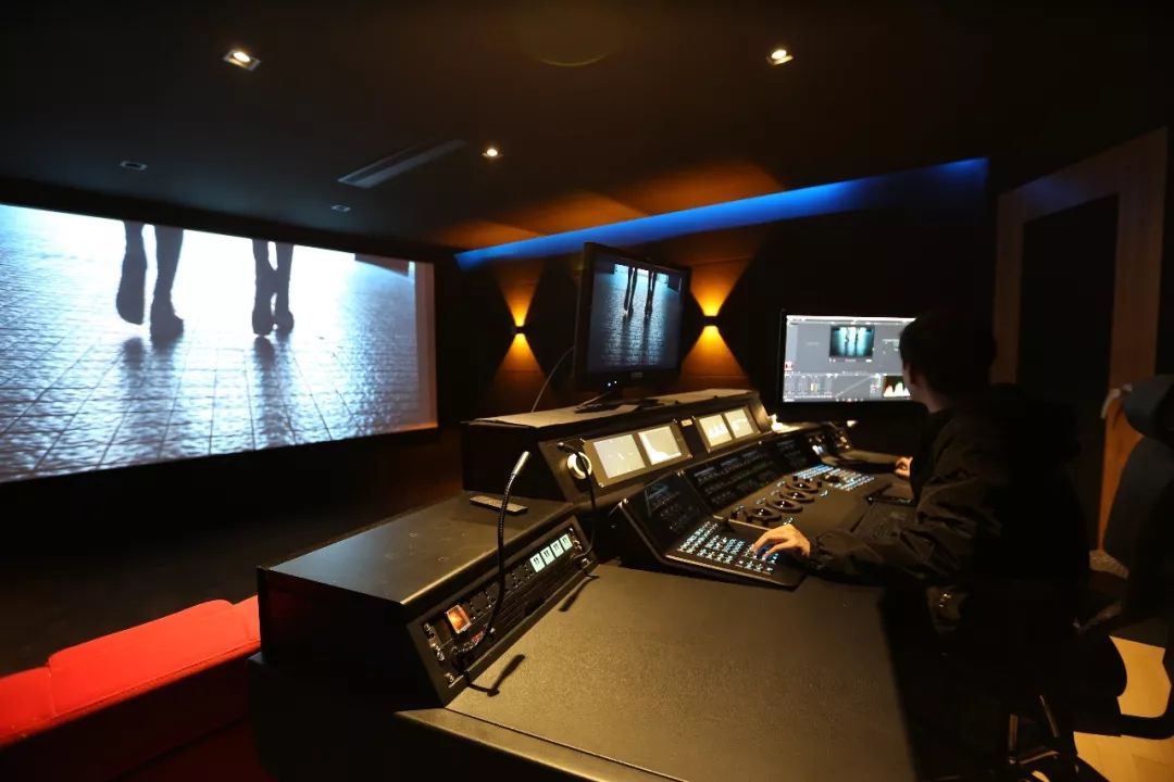 RGBworks Studio 以DaVinci Resolve及專業調色臺為核心，打造高端調色系統與電影制作生態